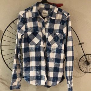 Long sleeve button up shirt.